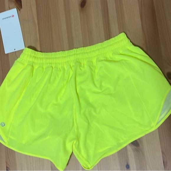 Lululemon Hotty Hot LR short 4” Highlighter Yellow NWT size 8 - Picture 2 of 3